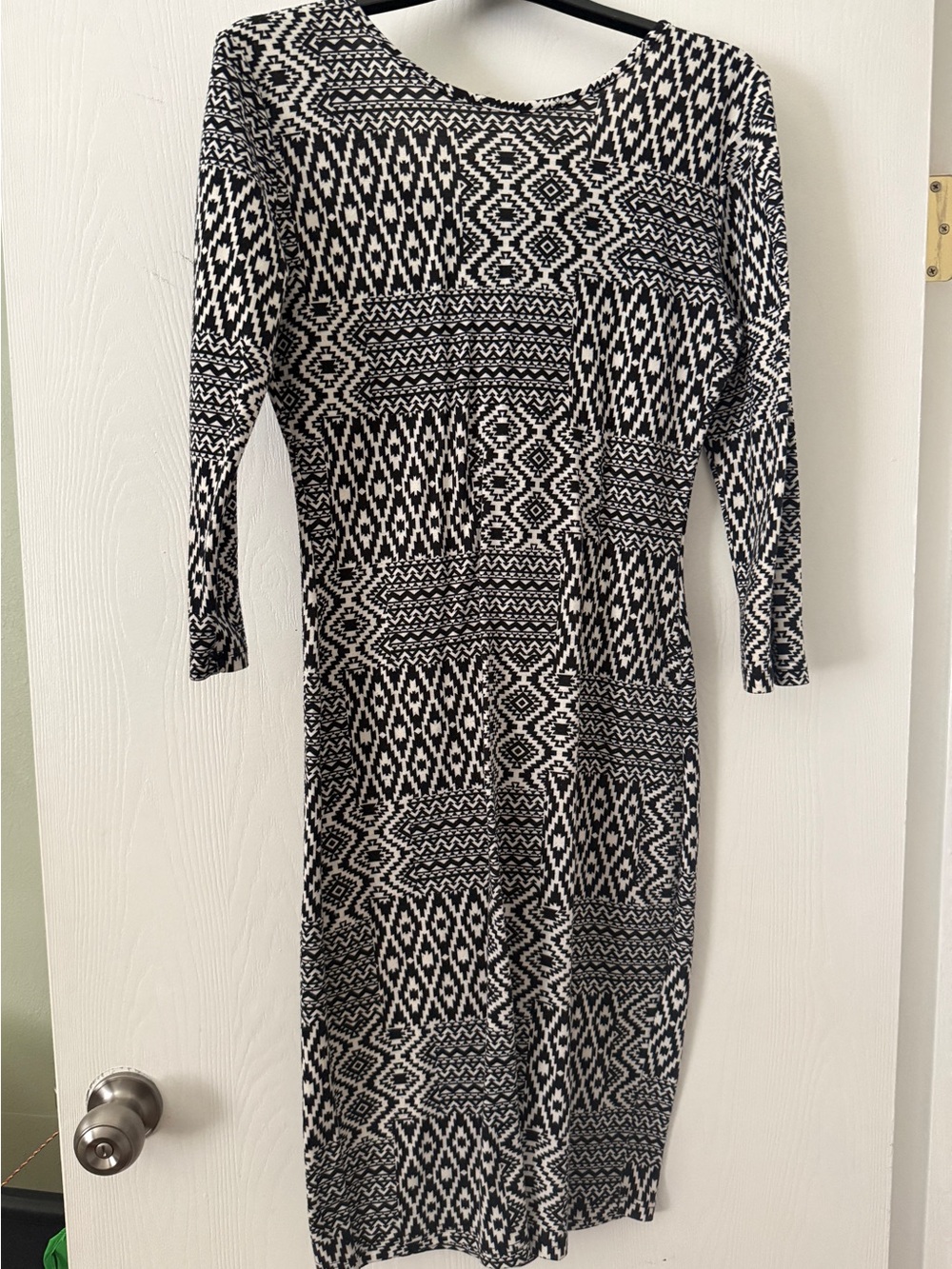 🌻5/$16🌻Aztec print dress - Picture 2 of 2